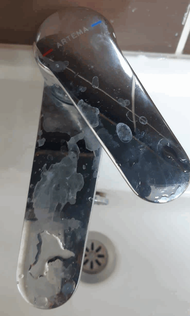 artema-lavabo-bataryasinda-kalici-su-lekesi-ve-garanti-sorunu-4-616x1024 Banyonuzu Yenilerken Yapılan En Sık Hatalar ve Doğru Çözümler