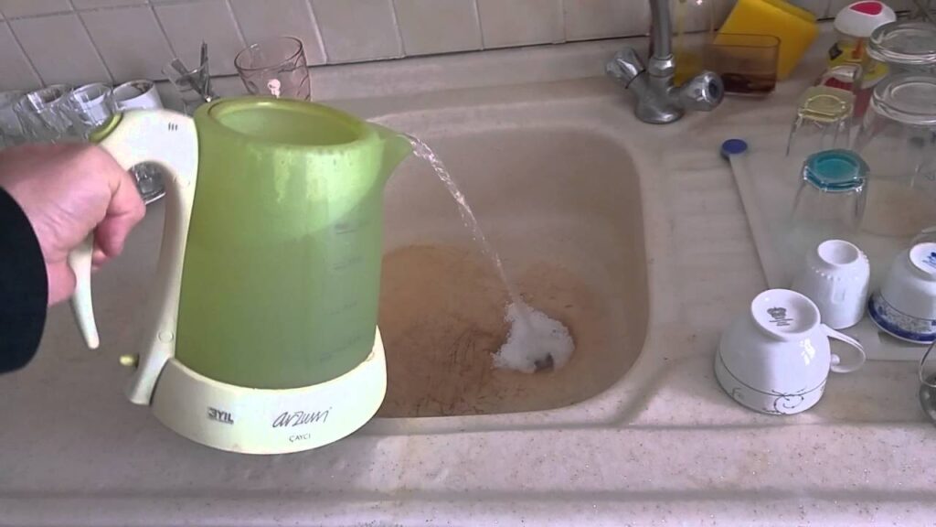 sirke-ve-karbonat-ile-mutfak-gideri-acma-1024x576 Lavabo Tıkanıklığı Nasıl Açılır? Kimyasal Kullanmadan En Etkili 7 Doğal Yöntem (2026)